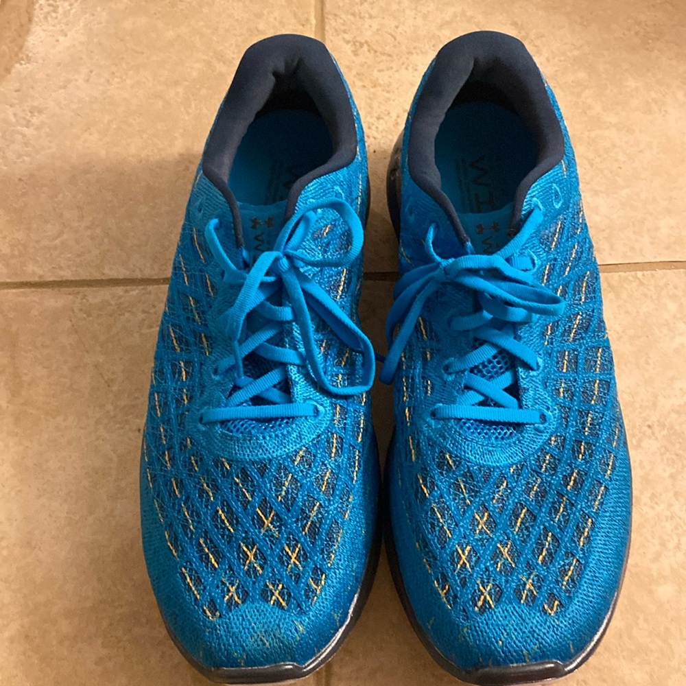 Under Armour men’s size 13 flow series shoe. New